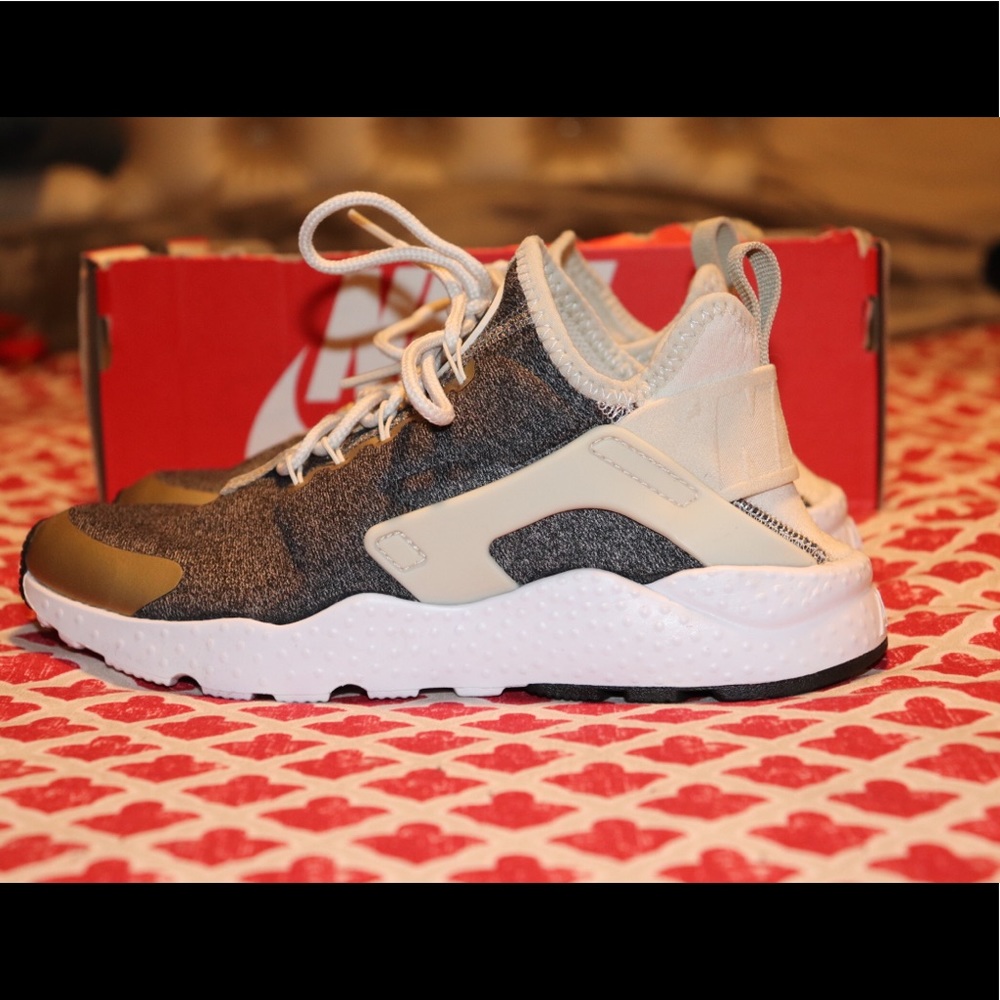 NWT! NIKE Huarches